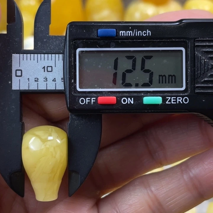 蜜蜡未镶嵌裸石32杂