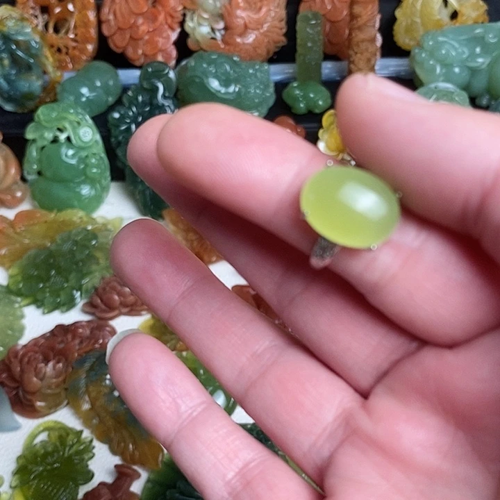 未镶嵌蛇纹石玉颈饰