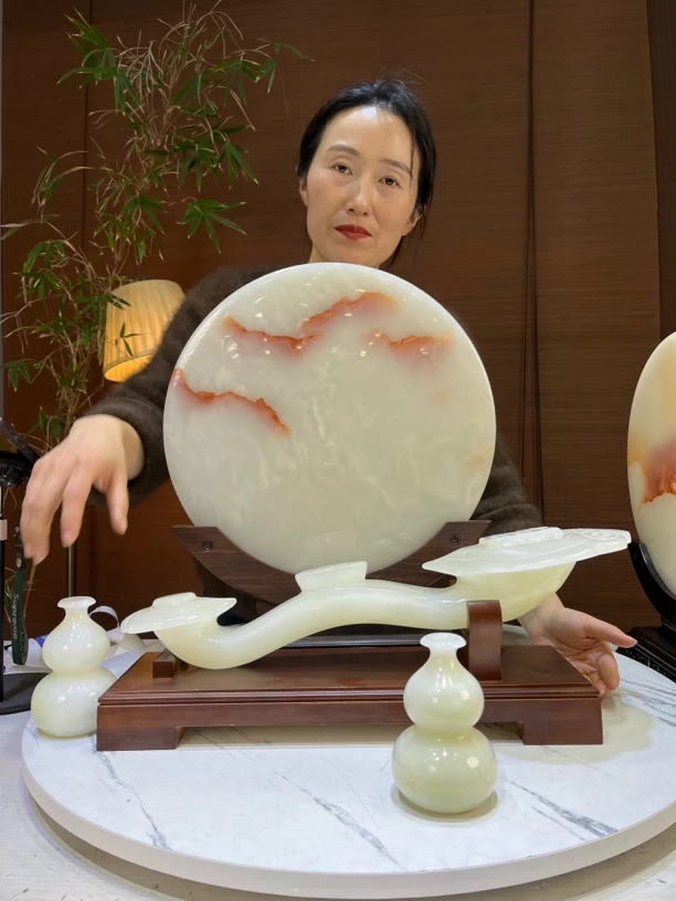 精品天然玉石摆件