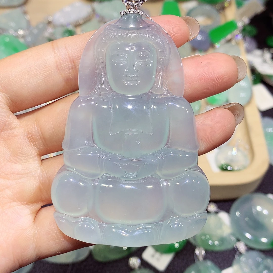 翡翠18K金镶嵌颈饰观音
