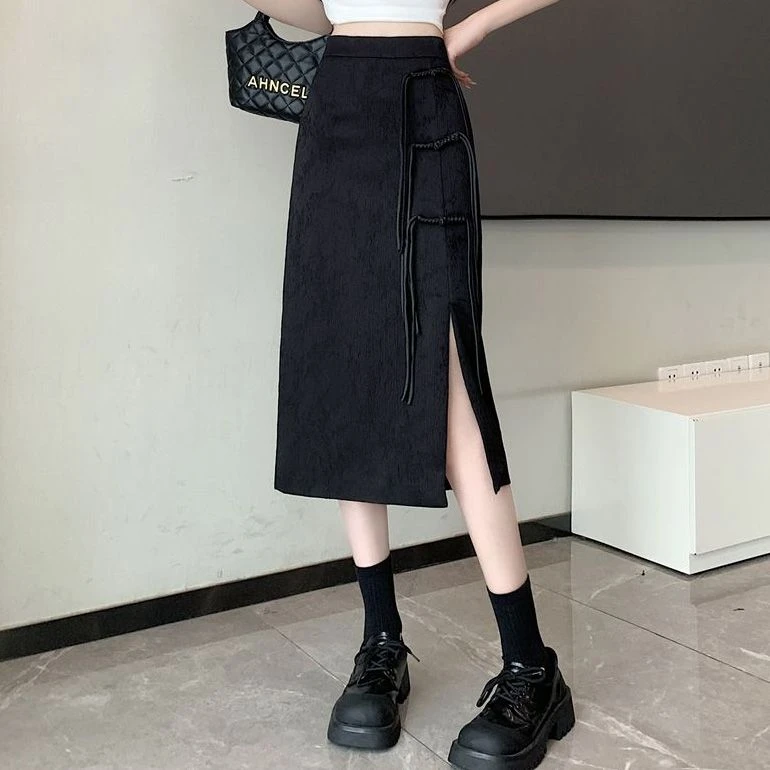 新中式国风黑色半身裙女春秋中长款高腰显瘦新盘扣开叉a字包臀裙