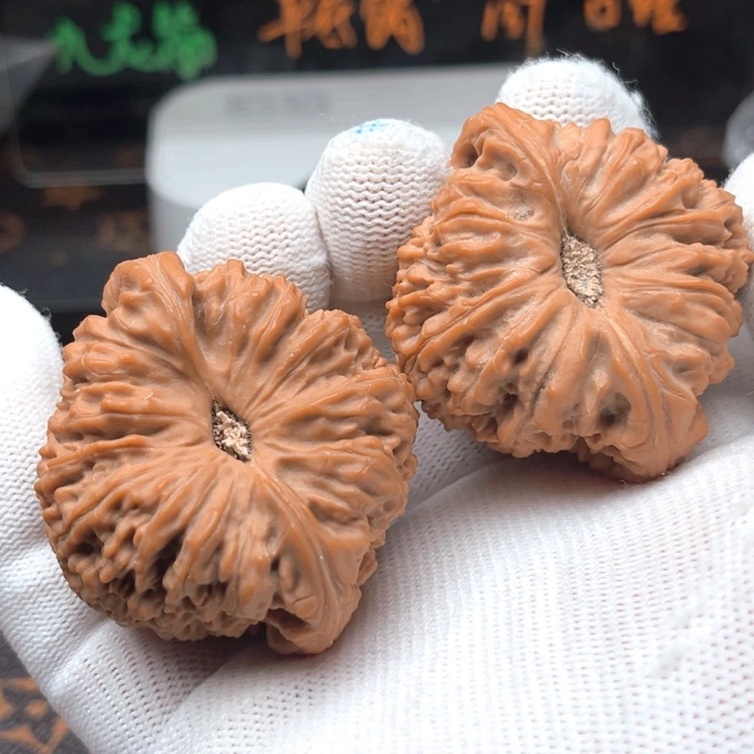 把件文玩核桃凹低南疆石