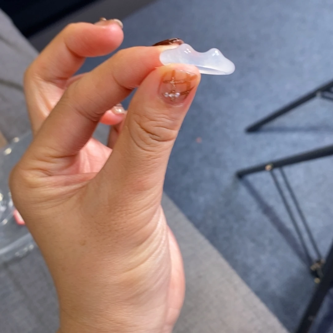 是***。蛇纹石玉未镶嵌手镯