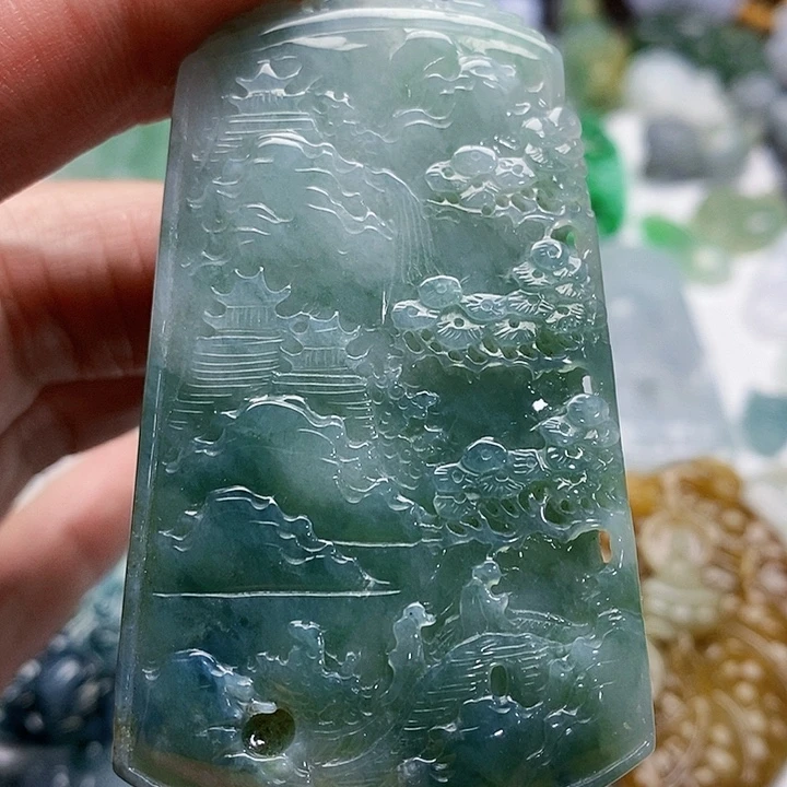 翡翠未镶嵌颈饰山水牌