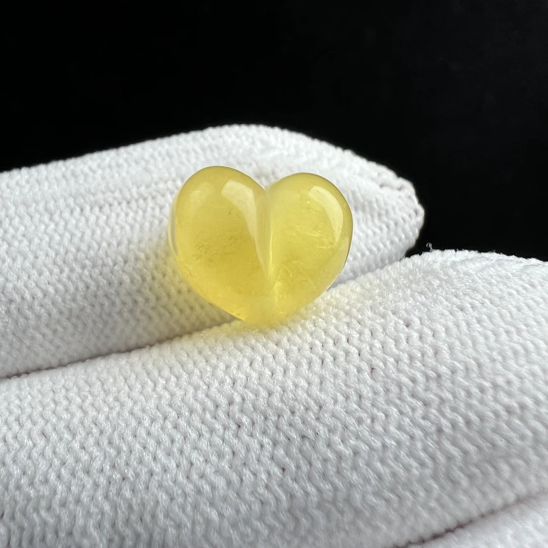 M6845天然蜜蜡 爱心13.2*10.9mm 保真原矿