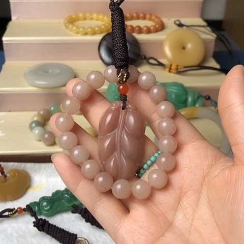 石英质玉未镶嵌颈饰