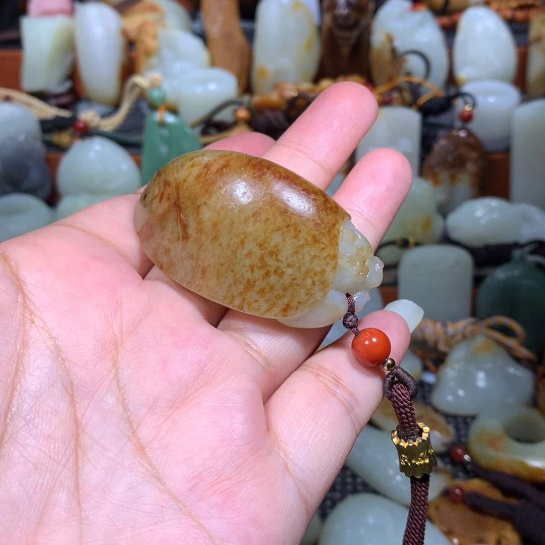 未镶嵌和田玉（糖玉）挂件和田玉