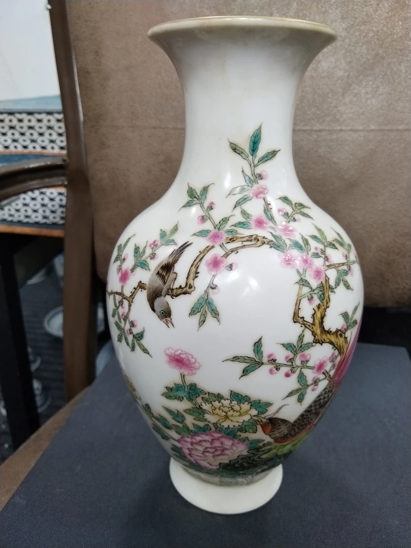 粉彩花鸟纹小赏瓶