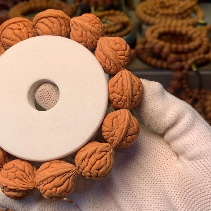 看***界桃核手串秦岭龙纹