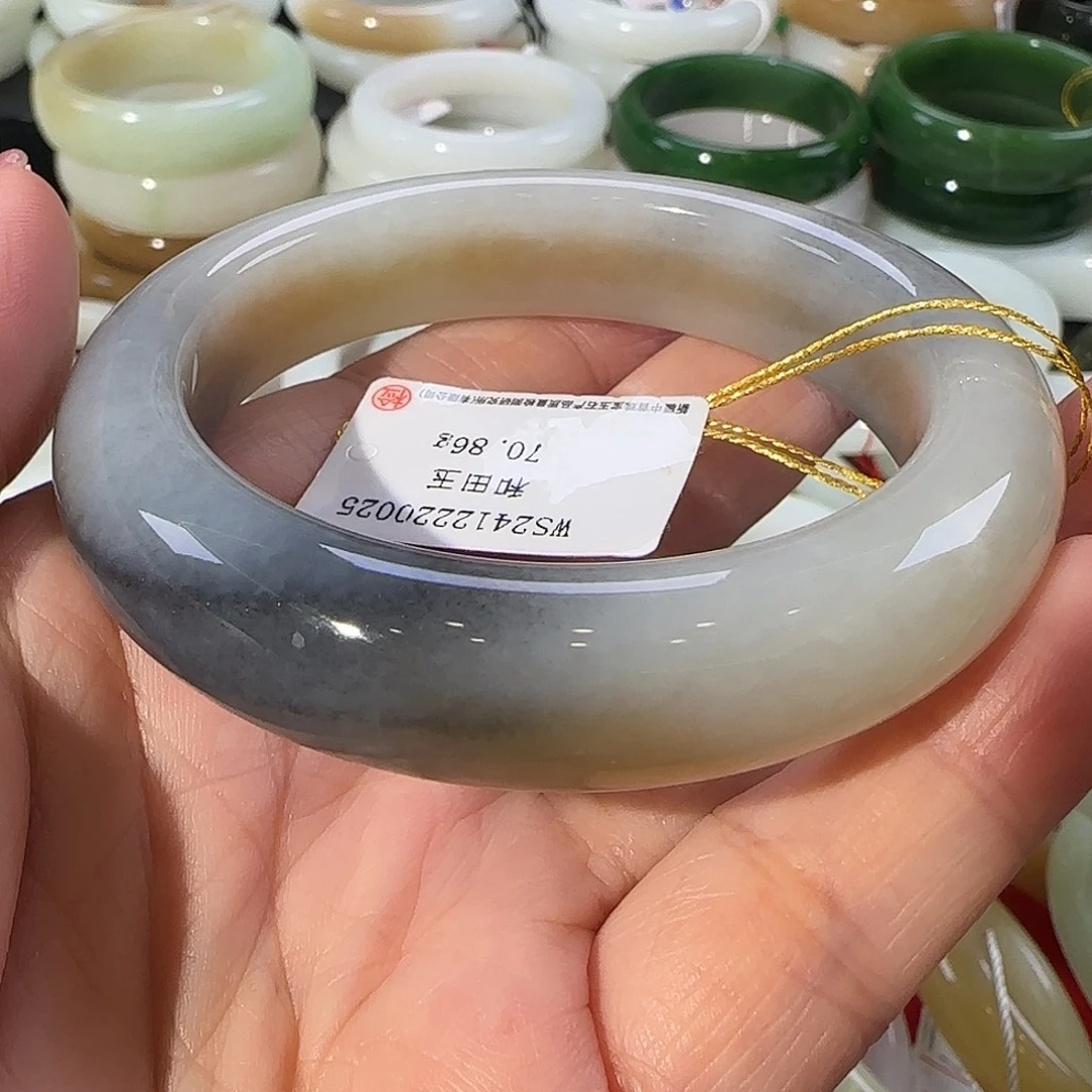 美***妈和田玉未镶嵌手镯