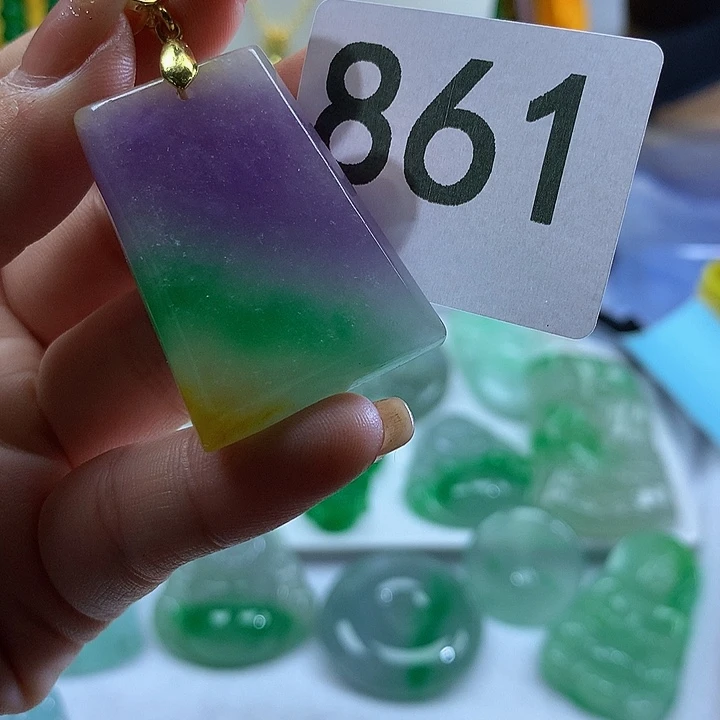 翡翠未镶嵌吊坠(赠链)