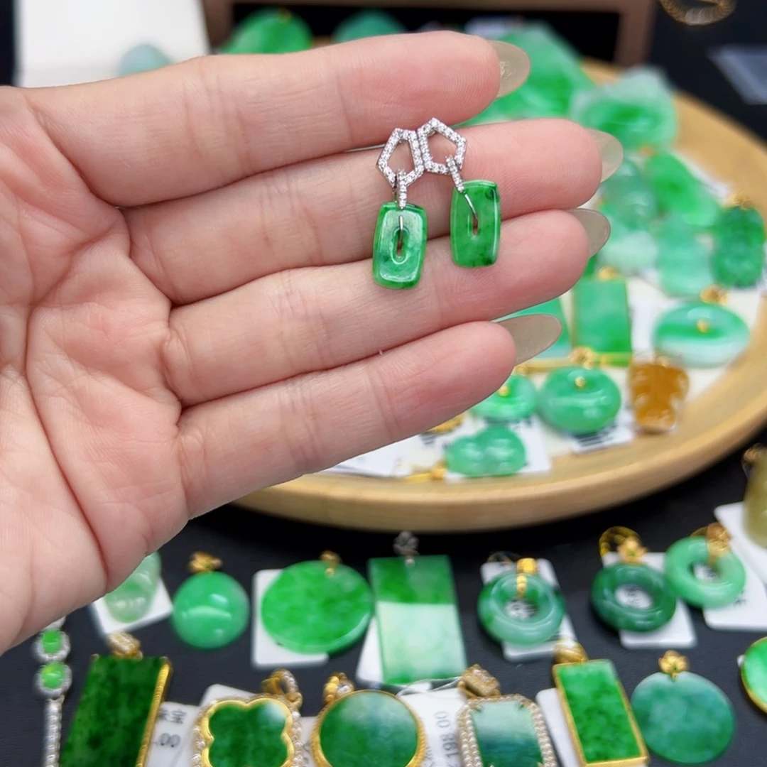 翡翠耳饰未镶嵌天然缅料A货一件