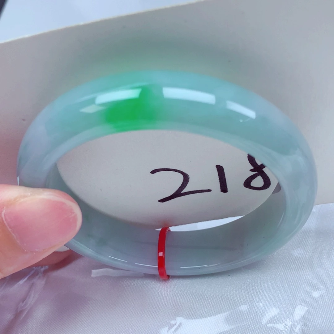翡翠手镯未镶嵌翡翠