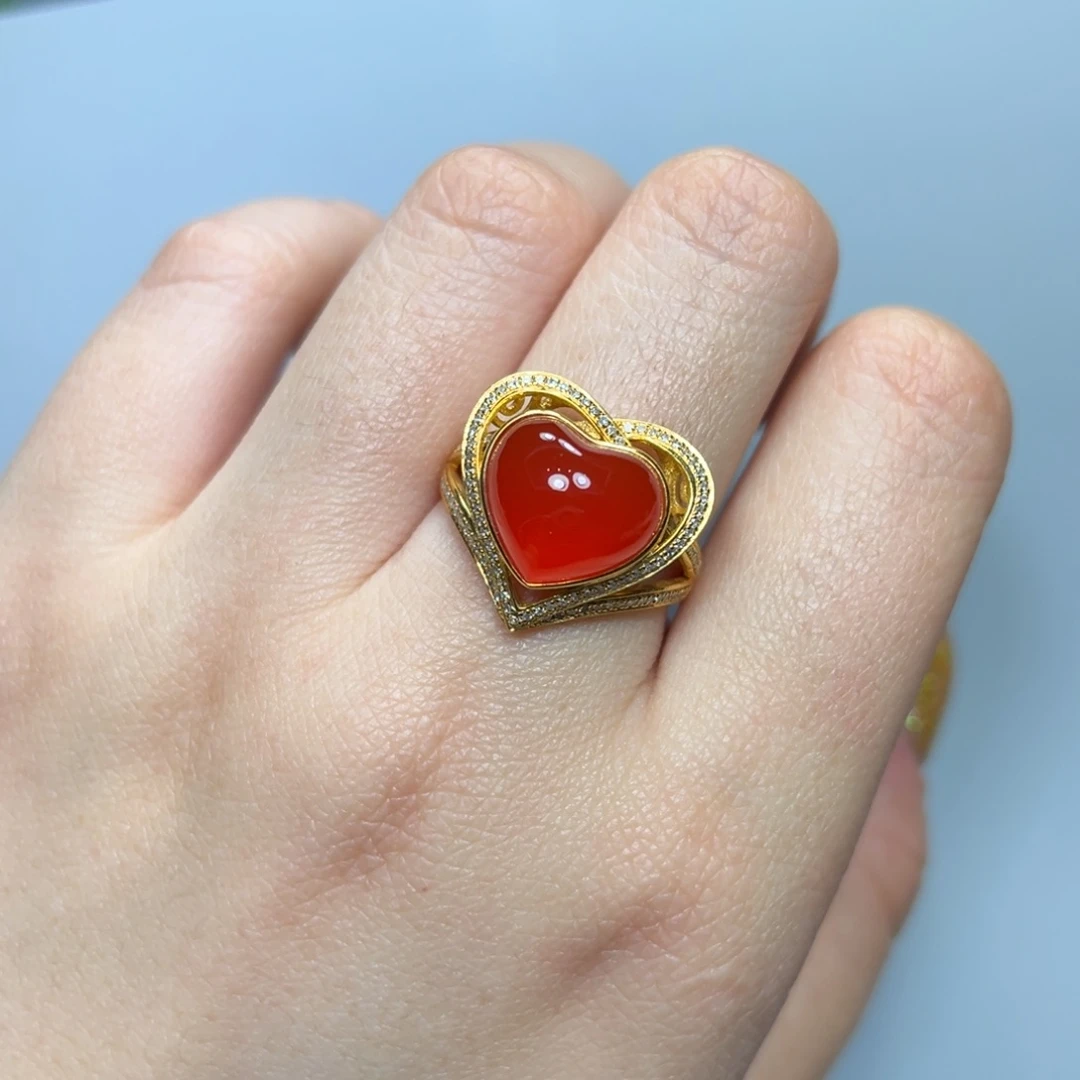 南红玛瑙冰红戒指18K金镶嵌