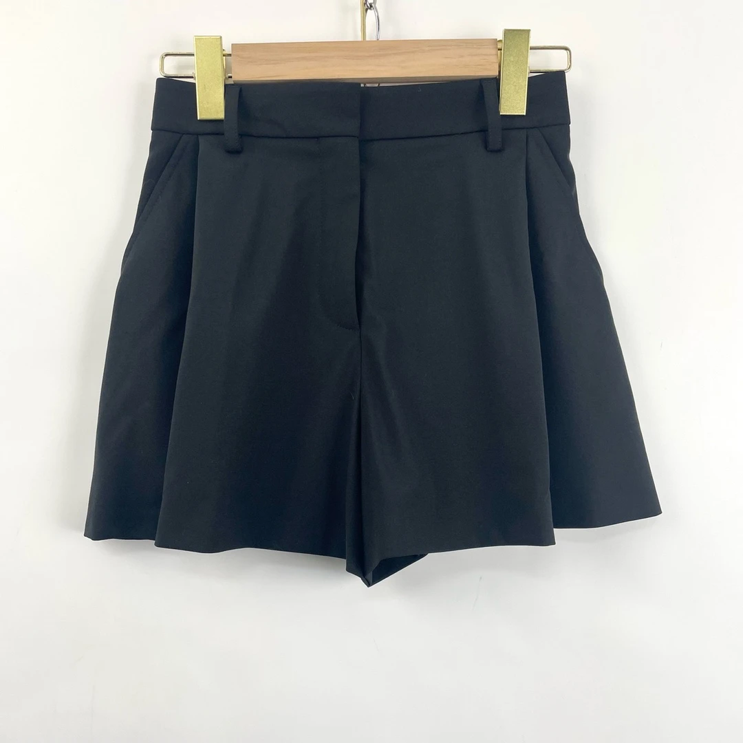 99新 Valentino/华伦天奴 36码/褶皱黑色A字高腰短裤/05336