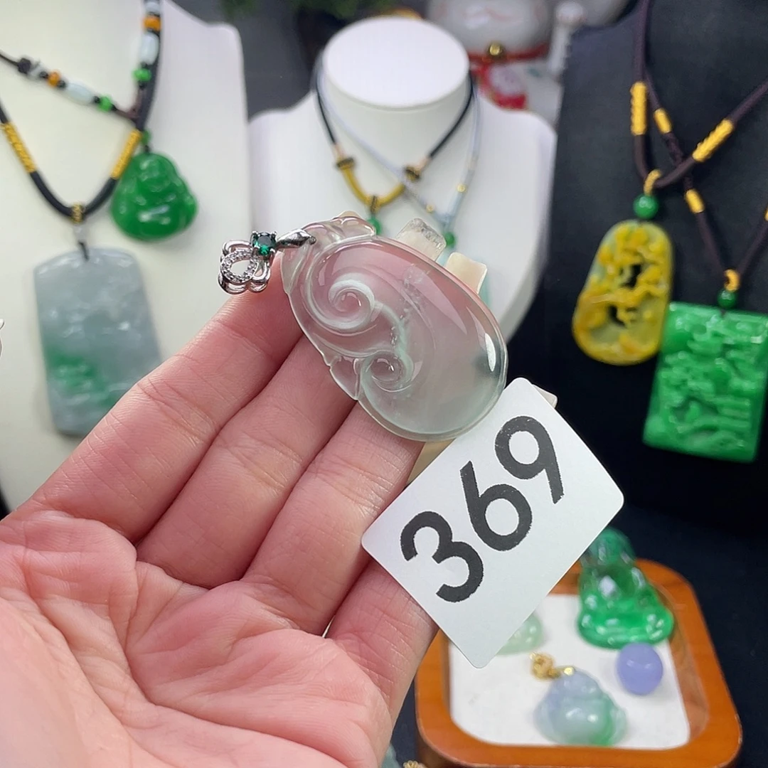 翡翠未镶嵌吊坠(赠链)