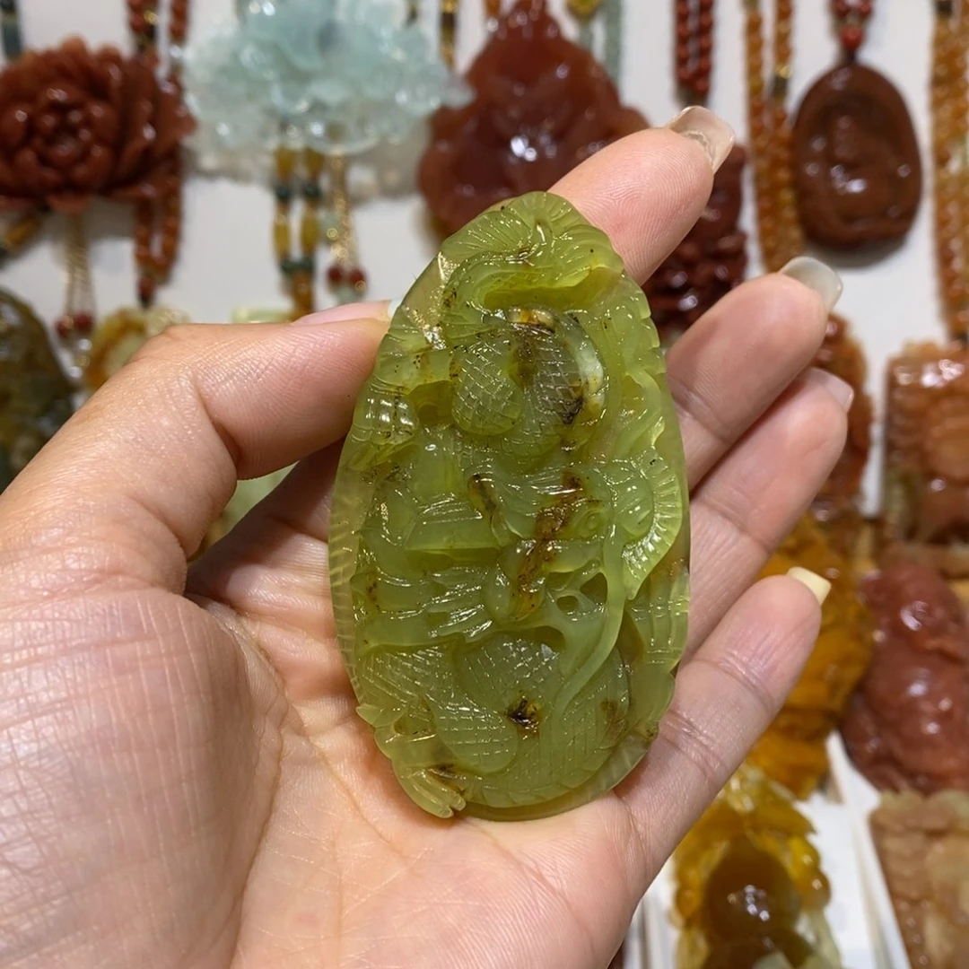 蛇纹石玉未镶嵌颈饰