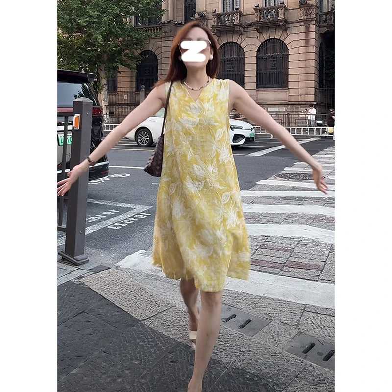 高级感气质V领碎花黄色连衣裙女2025夏季新款裙子收腰显瘦背心裙