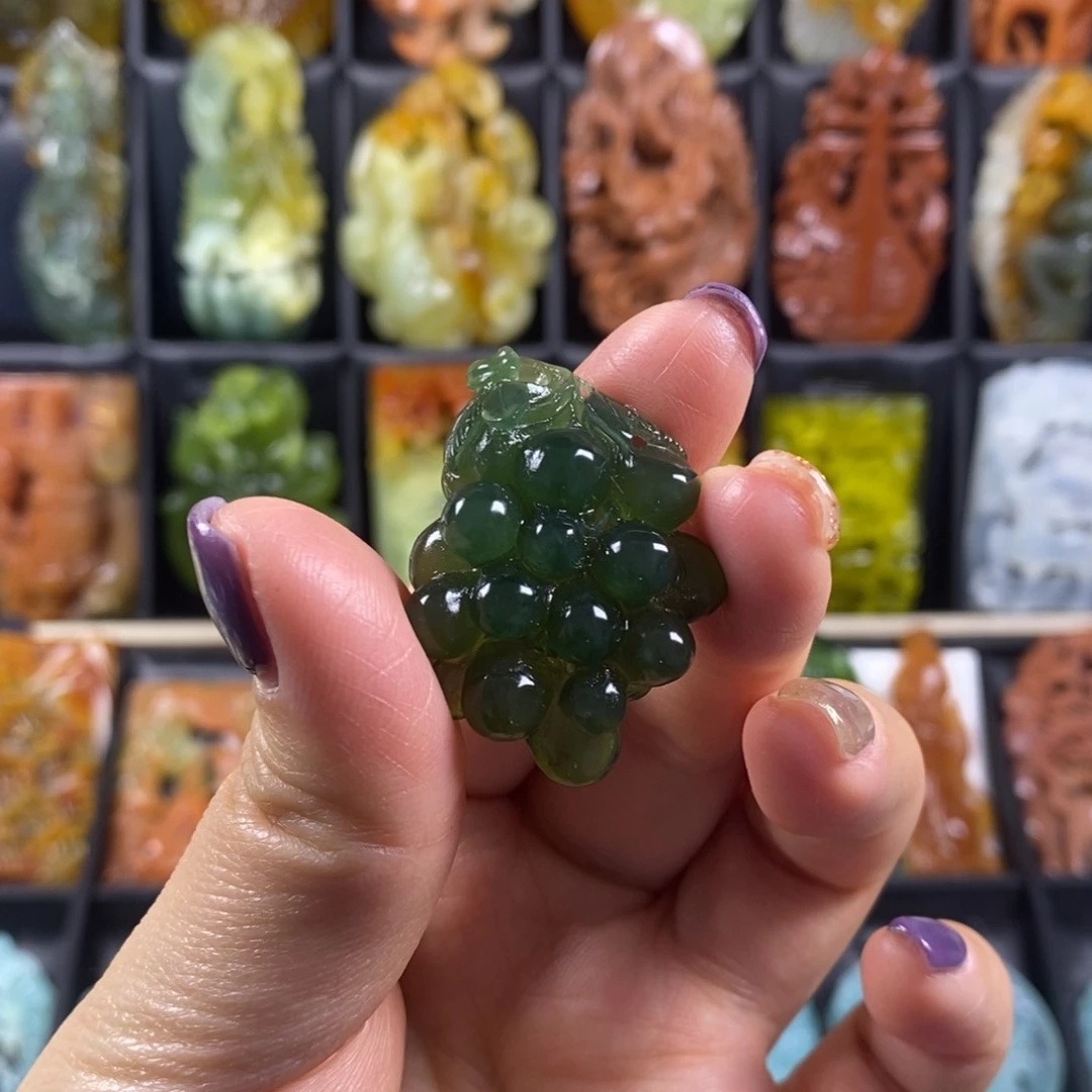 蛇纹石玉颈饰合金