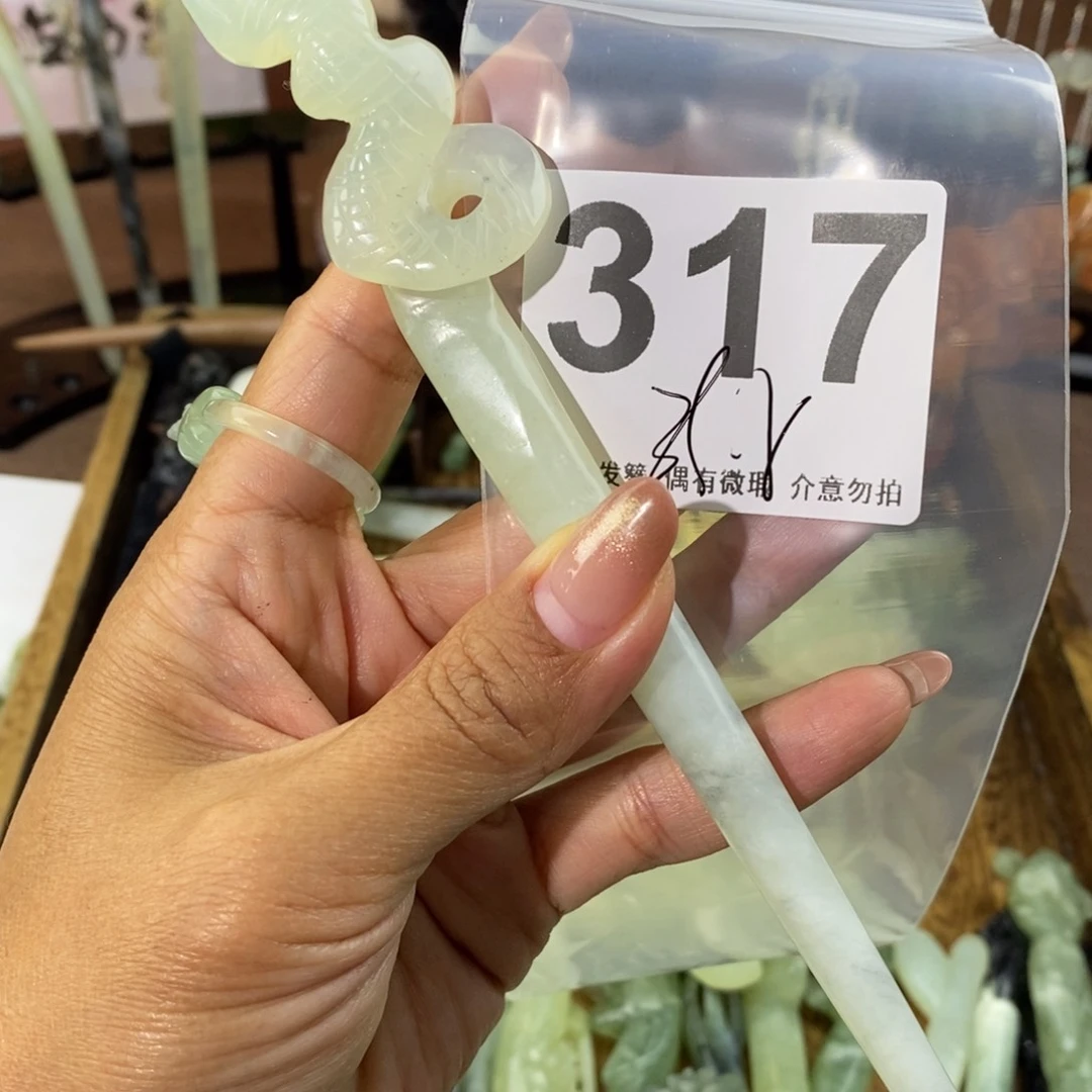 蛇纹石玉发饰未镶嵌好**莲
