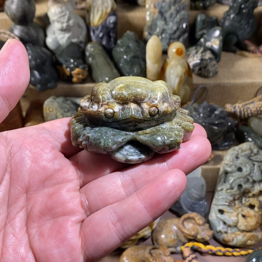 未镶嵌透闪石质玉挂件