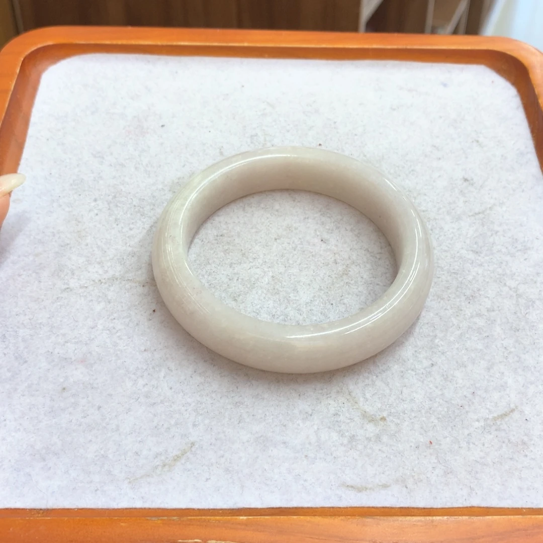 石英质玉未镶嵌手镯