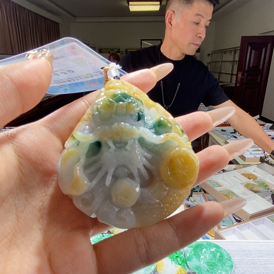 翡翠未镶嵌颈饰翡翠