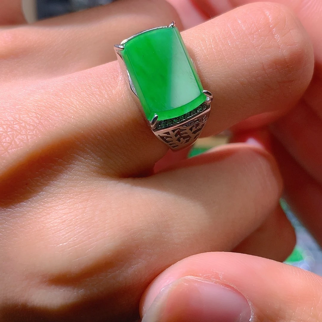 翡翠耳饰未镶嵌天然翡翠