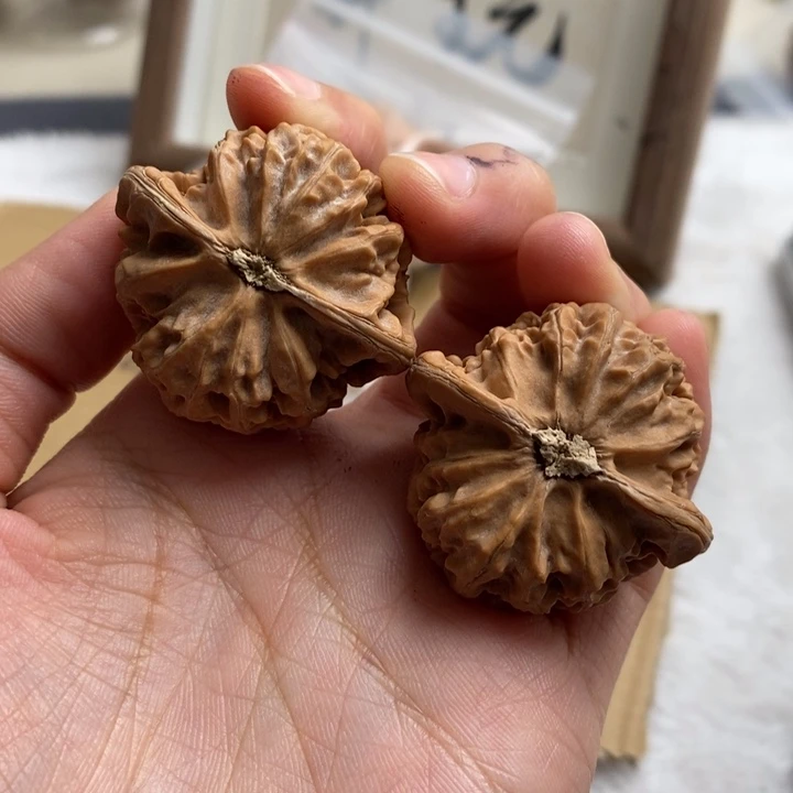 文玩核桃吊坠R**N宫灯