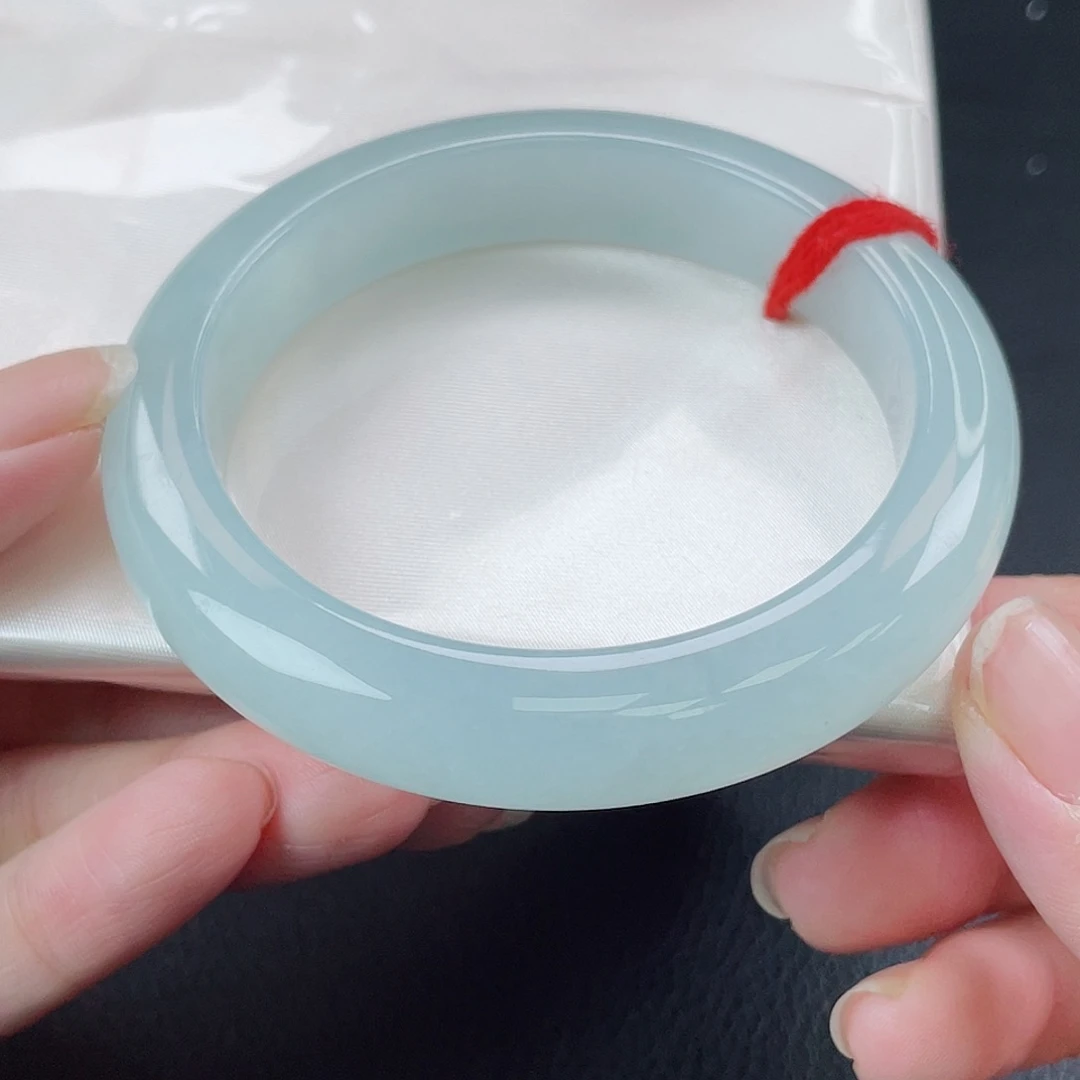 翡翠未镶嵌手镯蓝晴