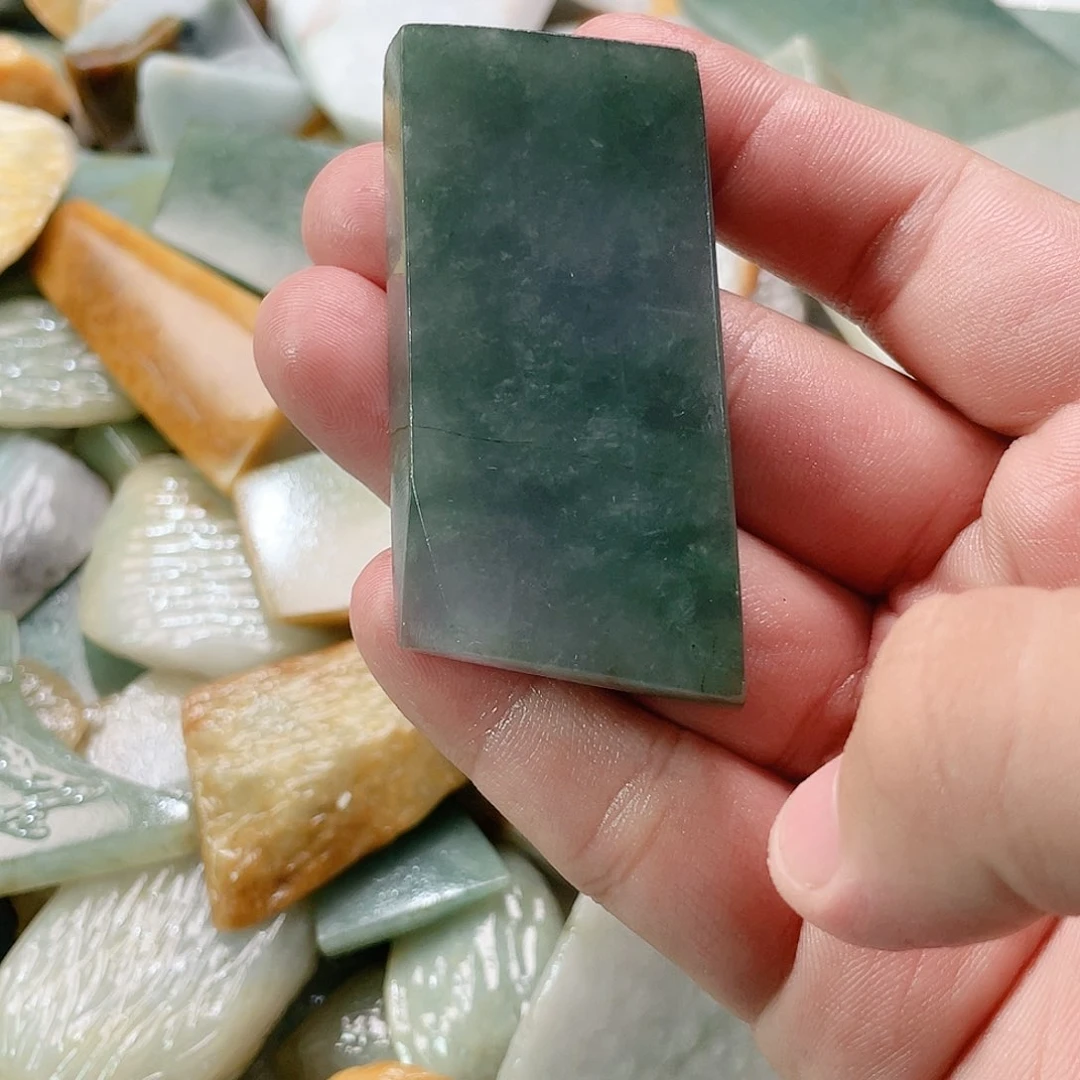 翡翠颈饰未镶嵌逍**客