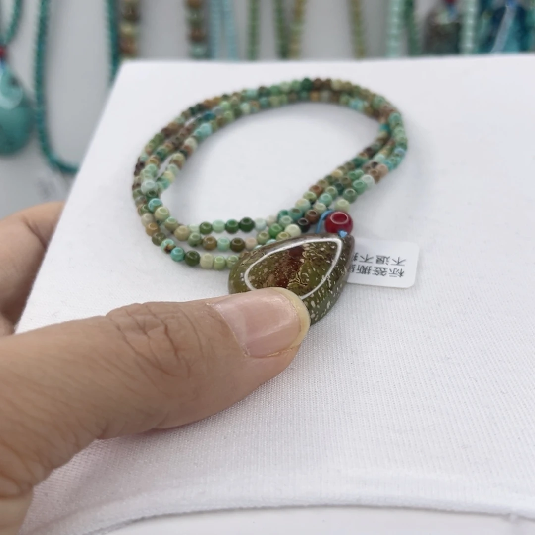 绿松石未镶嵌颈饰