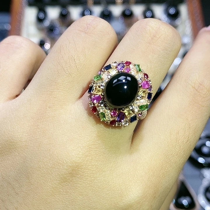 18K金镶嵌戒指翡翠蛋面