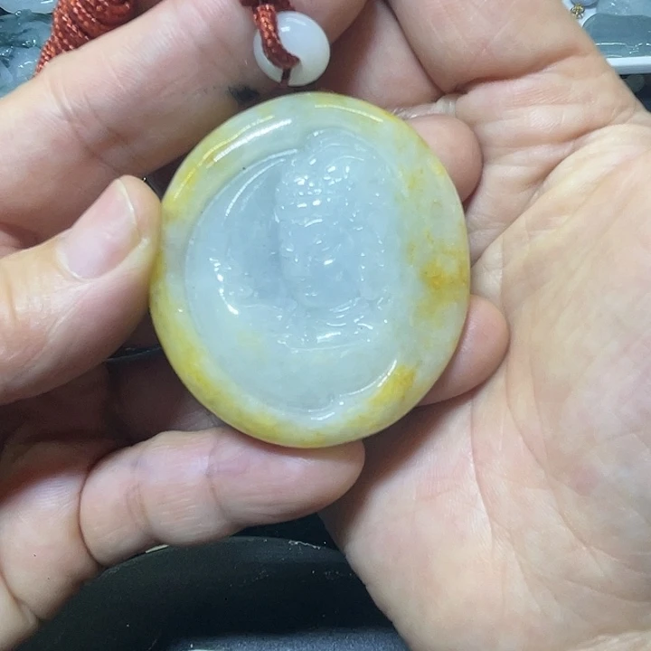 翡翠未镶嵌颈饰观音 有纹