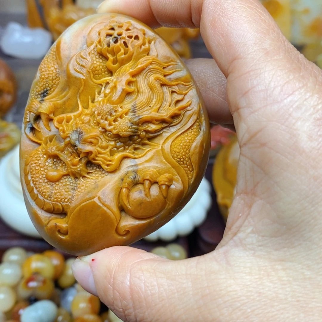 石英质玉（黄龙玉）颈饰未镶嵌