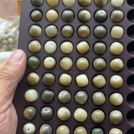 白玉菩提吊坠精品11飘花桶珠60颗