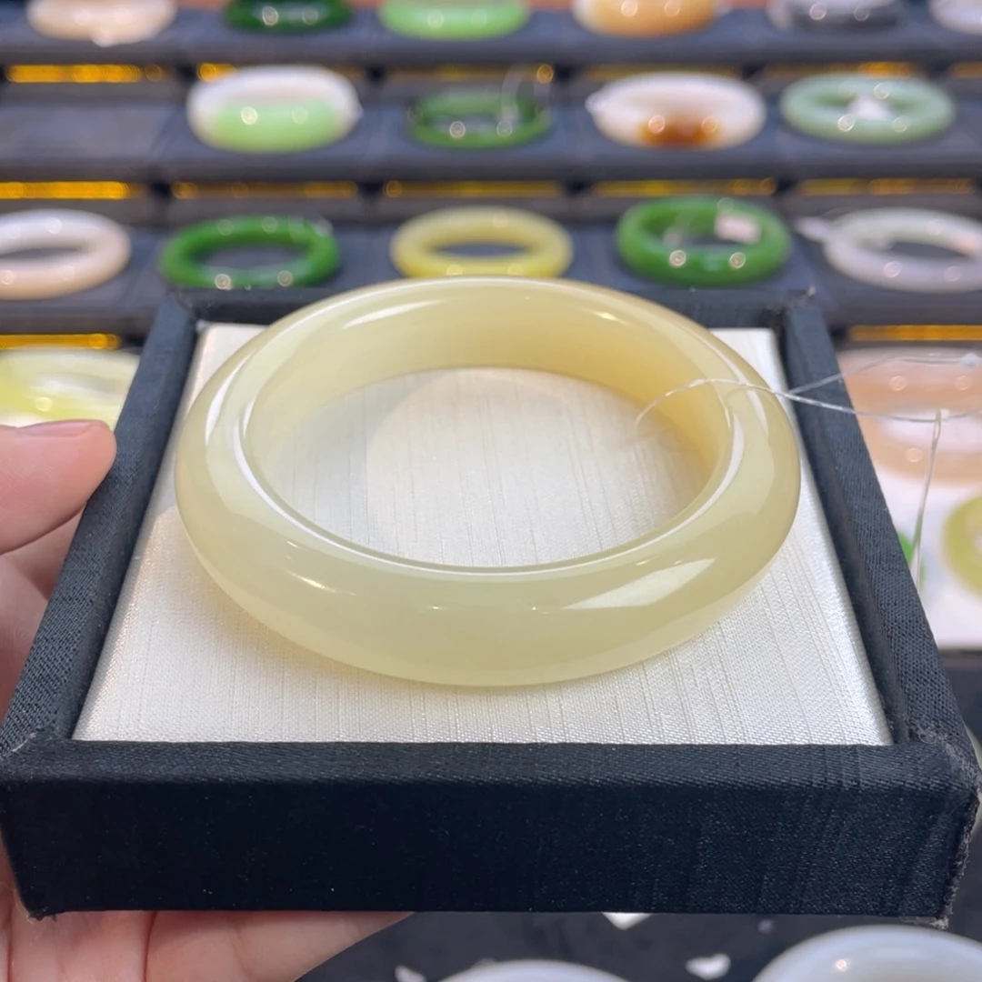 未镶嵌手镯和田玉蜂蜜糖渐变