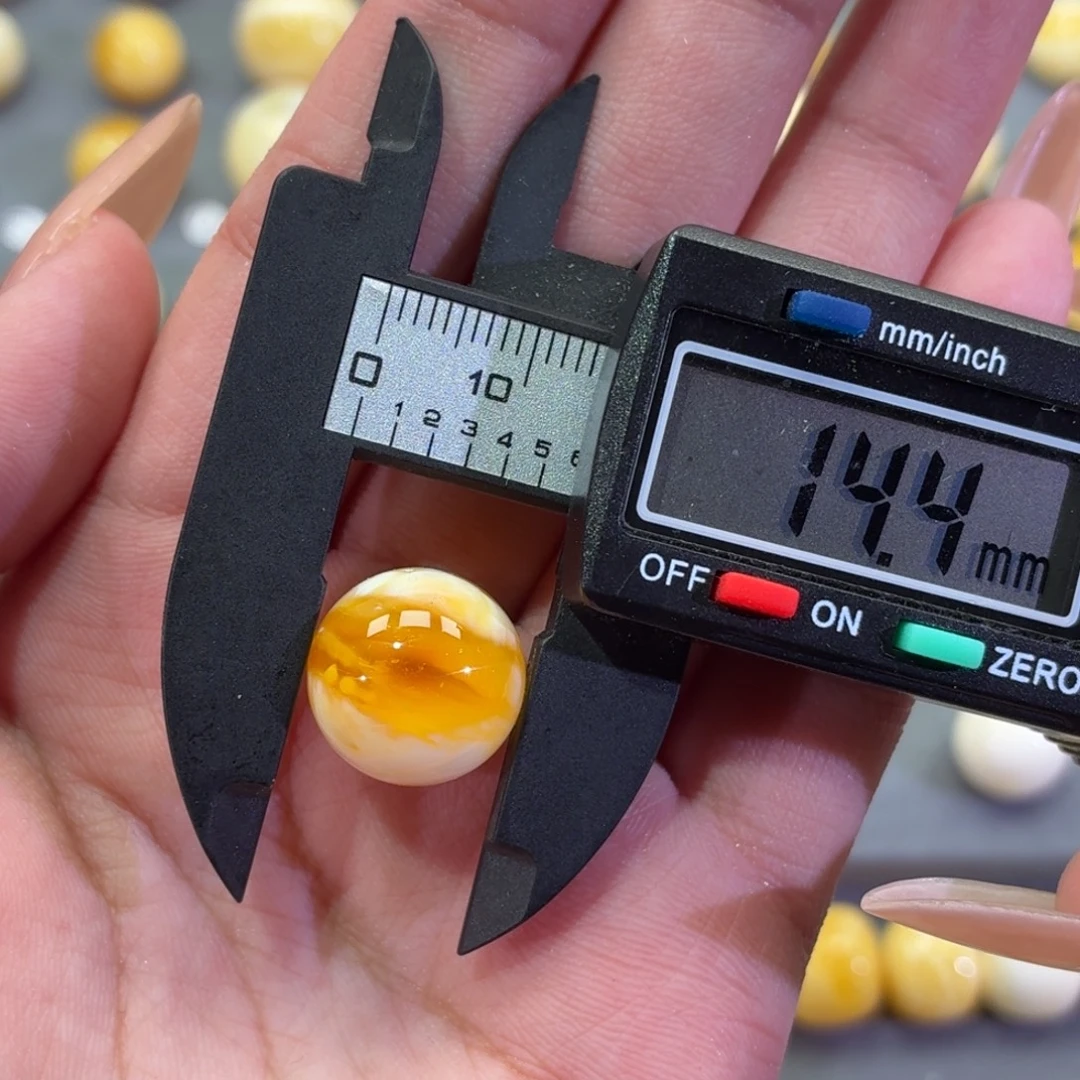 琥珀未镶嵌裸石圆珠