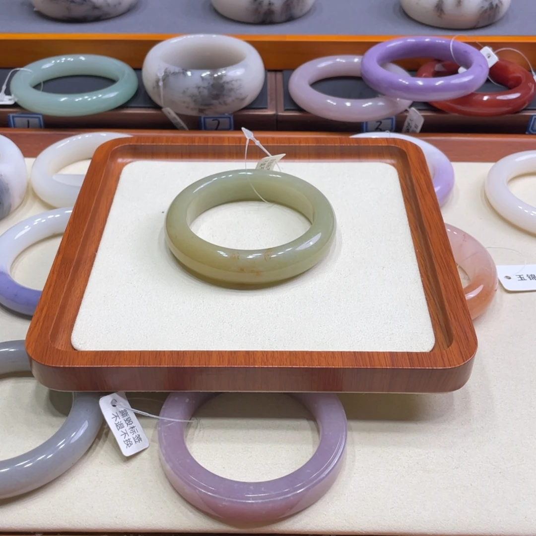 未镶嵌手镯石英质玉参*