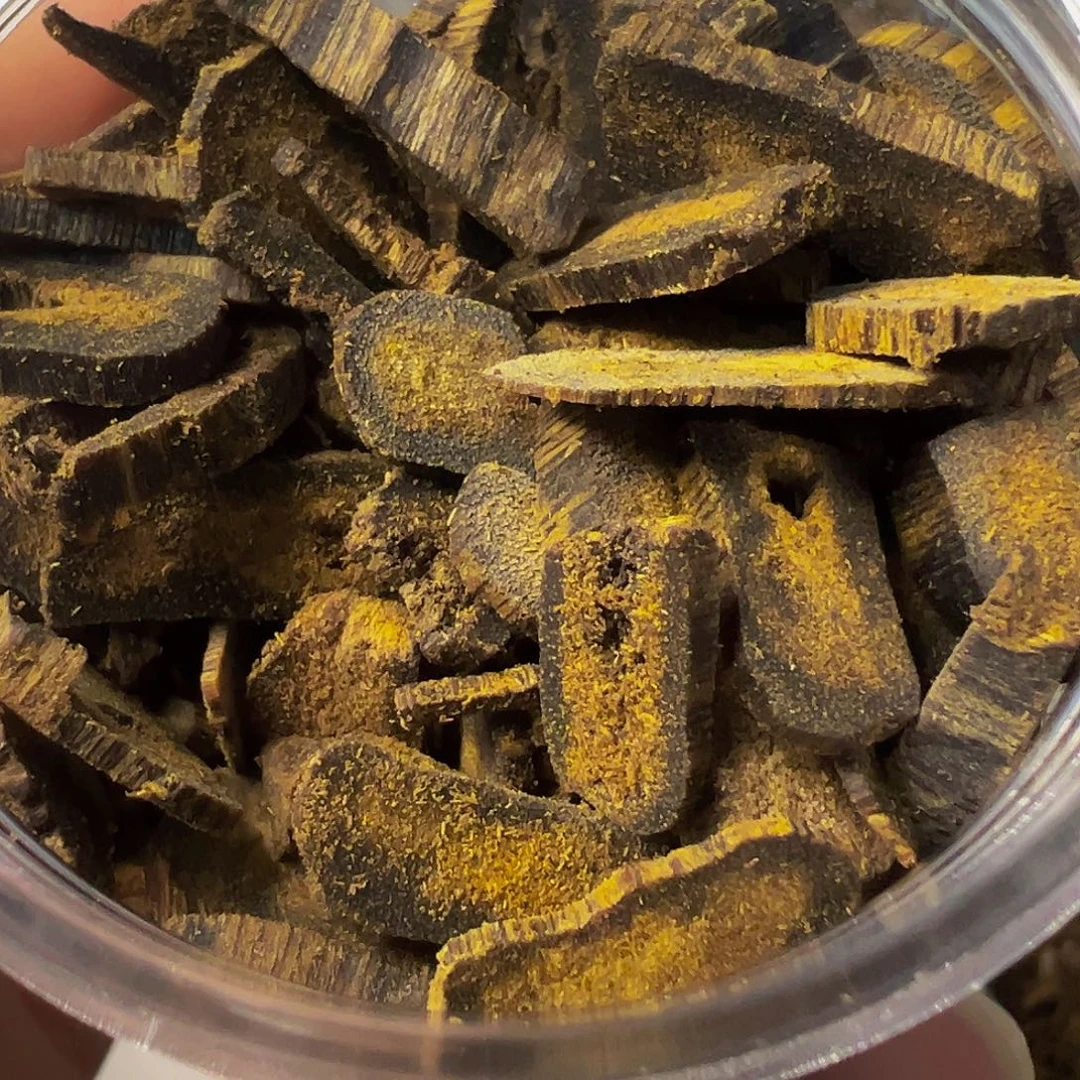 沉香碎屑沉香蓝宝石高油锯口料90克