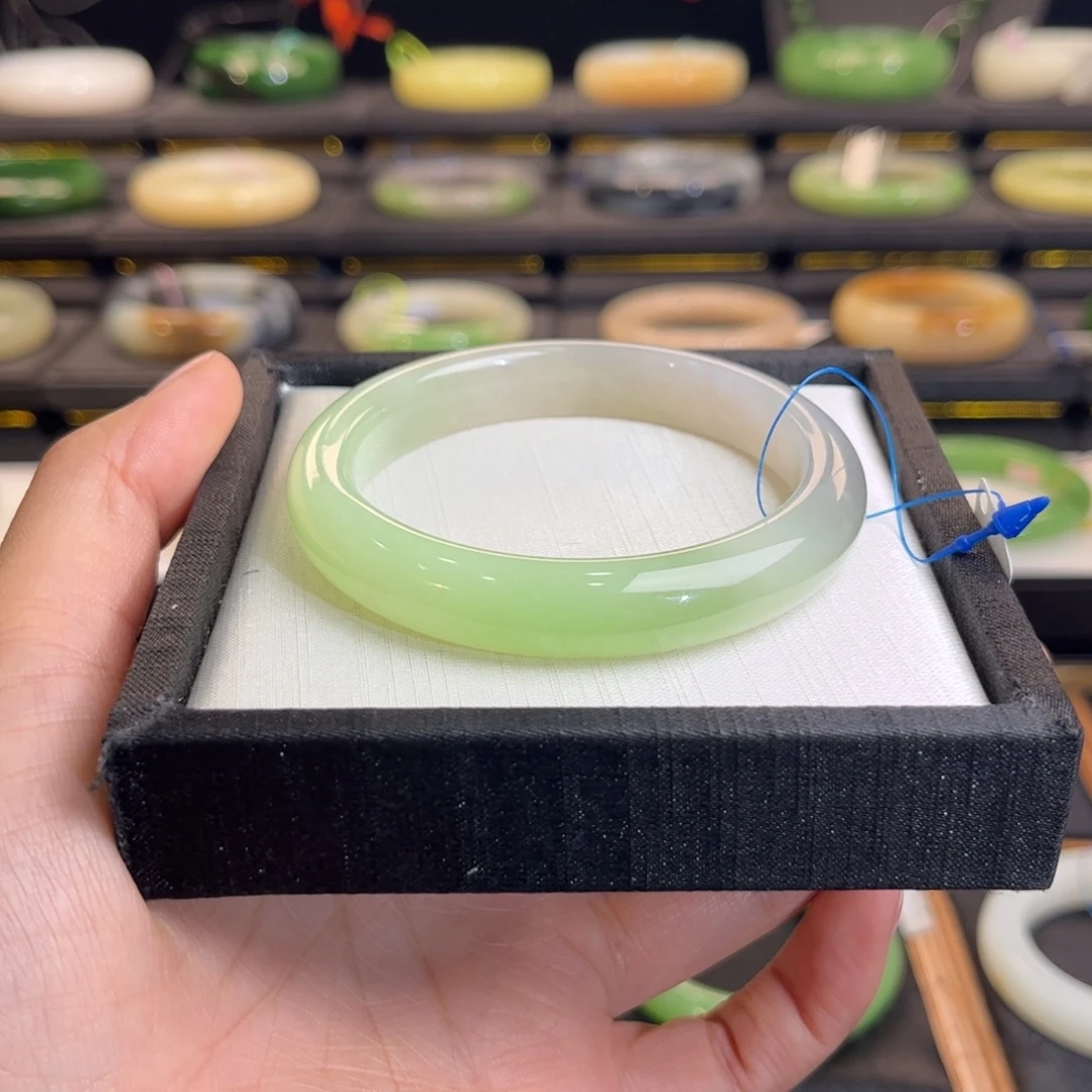 和田玉未镶嵌手镯紫翠（有包容）