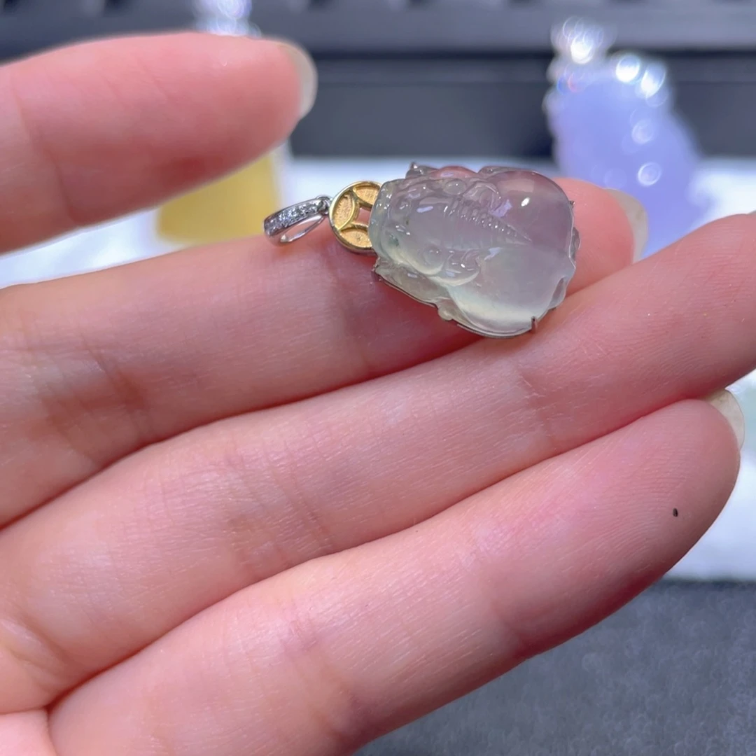 翡翠18K金镶嵌颈饰翡翠