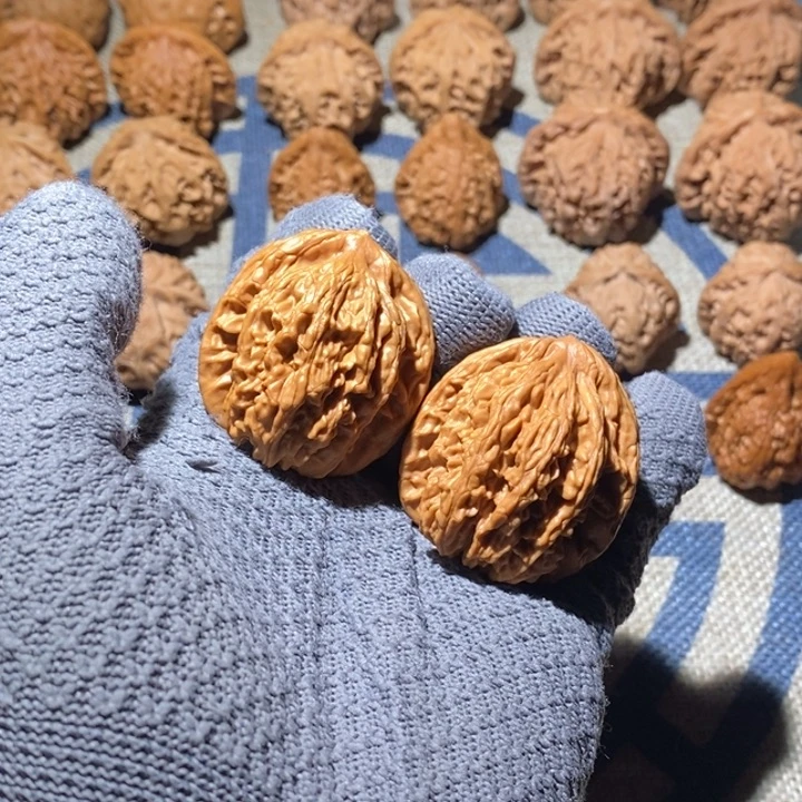 文玩核桃把件虎头