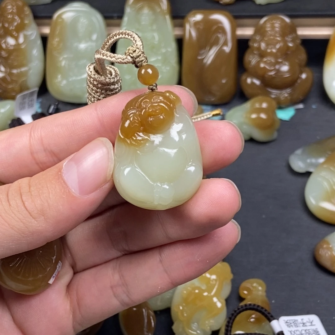 广***琪和田玉（糖玉）未镶嵌颈饰