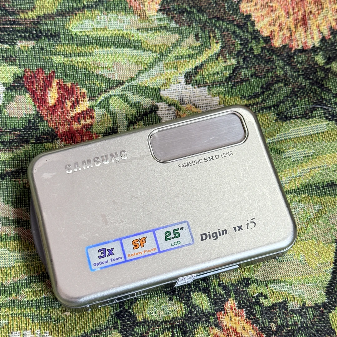 9新 Samsung/三星 i5 特价 银色 500w像素复古ccd数码相机