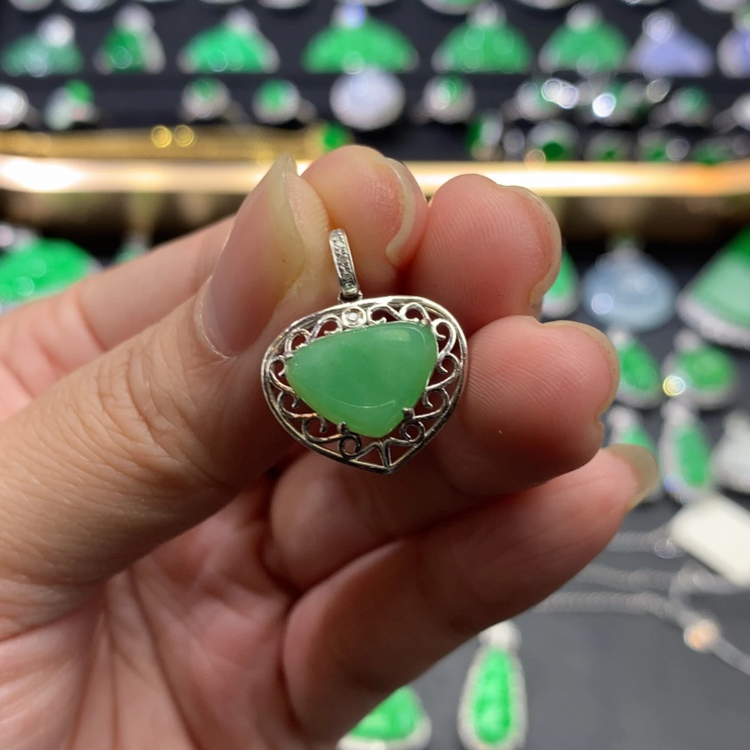 翡翠吊坠(不含链)18K金镶嵌