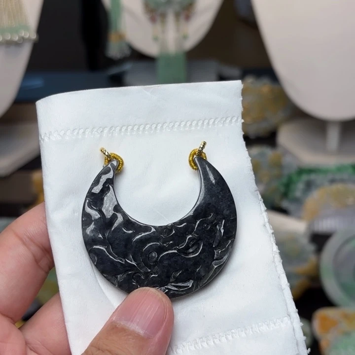 翡翠未镶嵌颈饰吊坠