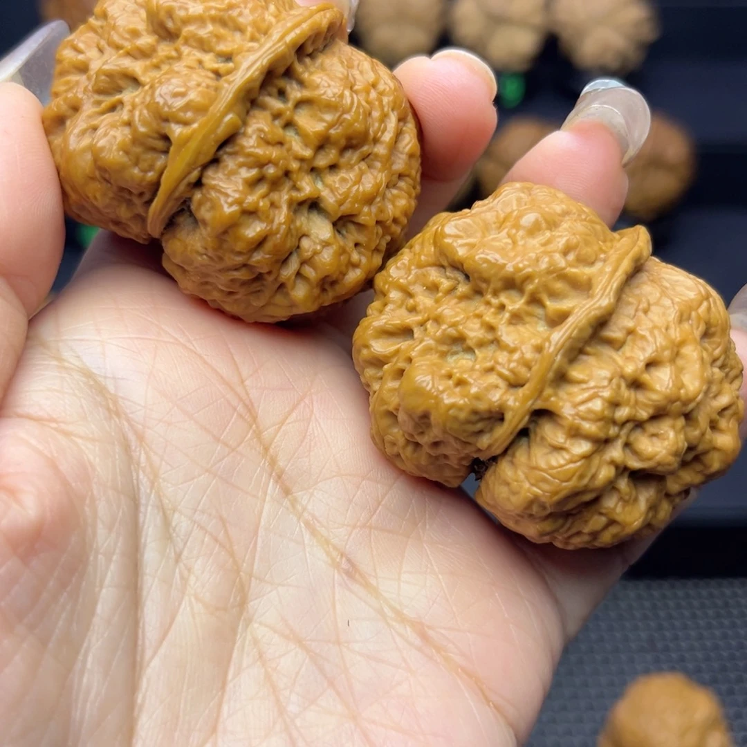 里***l文玩核桃吊坠臻龙疙瘩包