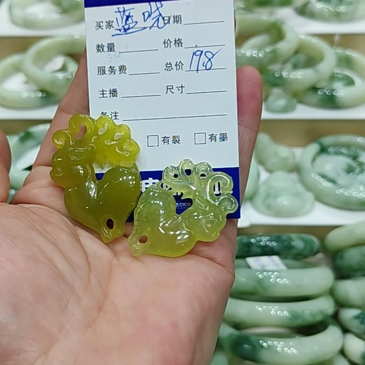 蛇纹石玉颈饰未镶嵌蓝*