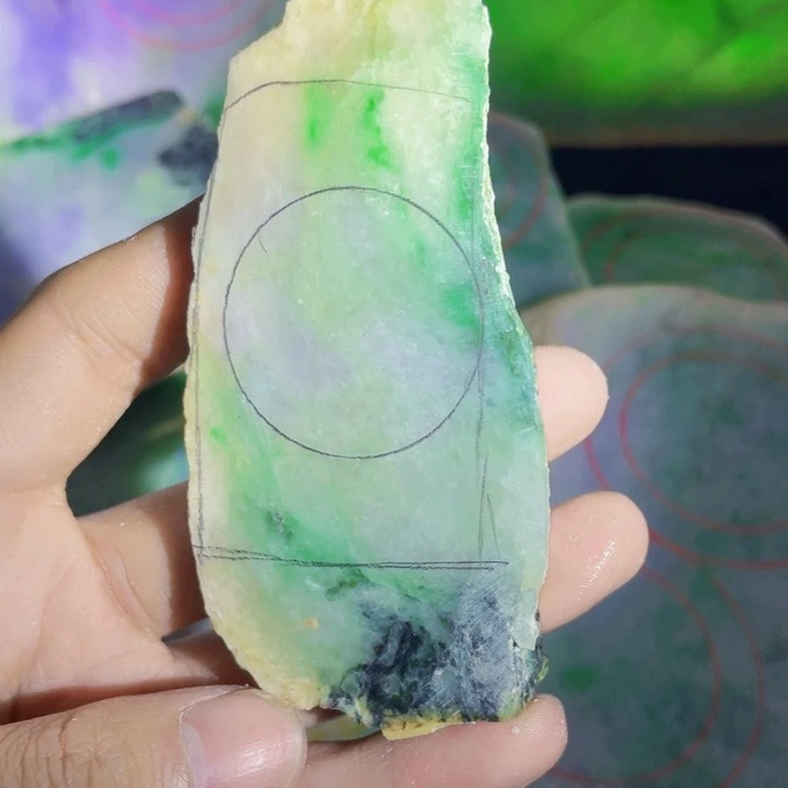 翡翠未镶嵌挂件片料